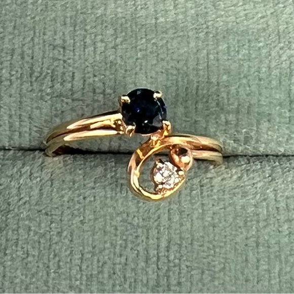 14k Yellow Gold, Dark Blue Round Sapphire, & Round Diamond, Ring, Size 6. - Picture 2 of 12